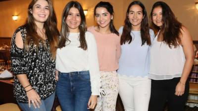 Kimberly Romero, Gabriela Díaz, Ayme Paz, Dania Reyes y Amalia Andara