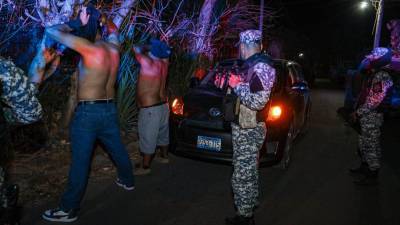 Policías y militares realizan vigilancia en cuatro localidades del departamento de Chalatenango (norte), tras dos homicidios reportados en la zona.