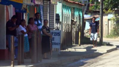 Miles de personas se quedaron ayer sin el servicio de transporte de buses grandes en el sector Chamelecón.