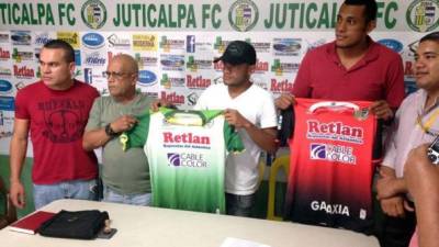 Rafa Zúniga y Alexander Aguilar en su presentación con el Juticalpa.