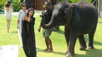 Kim Kardashian disfrutó su paseo en Tailandia.