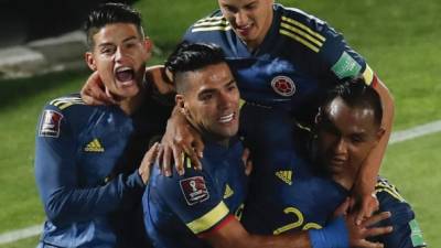 La selección de Colombia logró rescatar un valioso empate ante Chile. Foto AFP.