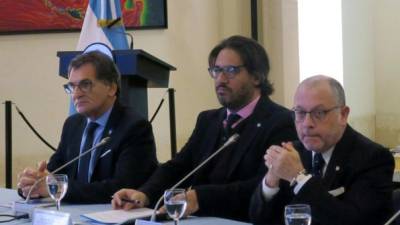 El canciller de Argentina, Jorge Faurie, el ministro argentino de Justicia y Derechos Humanos, Germán Garavano, y el secretario de Derechos Humanos, Claudio Avruj. Foto.EFE