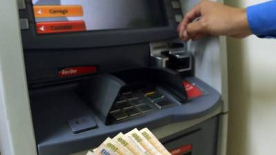 Los retiros con tarjetas de crédito son cobrados.