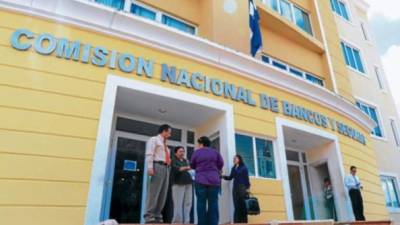 Archivo: imagen del edificio de la Comisión Nacional de Bancos y Seguros.