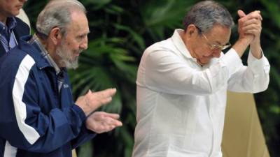Los hermanos Fidel y Raúl Castro han gobernado Cuba por años.