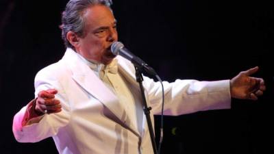 El cantante mexicano sufre de varias enfermedades que complican su estado de salud a sus 69 años.