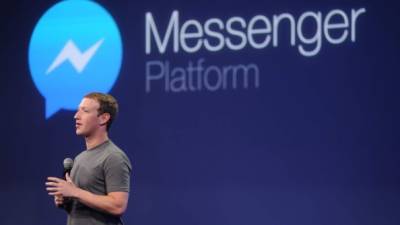Mark Zuckerberg, presidente ejecutivo de Facebook, aparece en esta foto de archivo cuando hizo la presentación de la plataforma Messenger en marzo 2015.