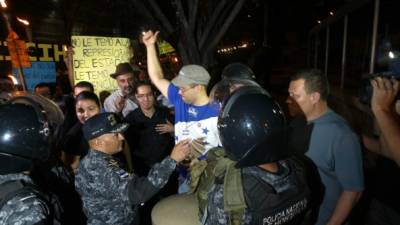 Dirigentes de los indignados cuando entraban a la reunión en la Embajada de EUA el viernes anterior.