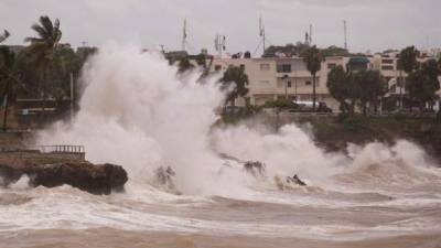 Fuerte oleaje en Santo Domingo.EFE