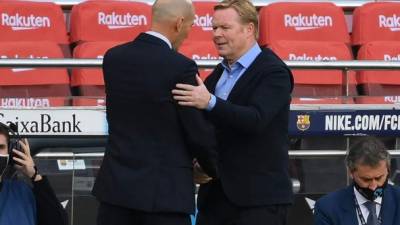 Koeman saludó a Zidane previo al inicio del partido.