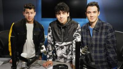 Los hermanos Nick, Joe y Kevin Jonas, de los Jonas Brothers en su primer entrevista tras lanzar 'Sucker' este 01 de marzo. AFP.