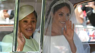 Doria Ragland, la madre de Meghan Markle, fue la otra gran protagonista de la boda real. Ragland acaparó la atención al ser la única familiar de la actriz que la acompañó en su gran día, tras la ausencia de su padre que se sometió a una cirugía del corazón.