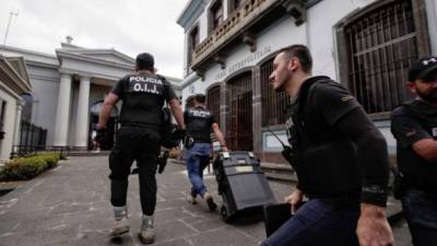 La policía de Costa Rica allanó la Curia Metropolitana de San José como parte de una investigación contra curas pederastas./Foto cortesía: La Nación.