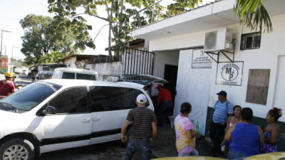 Familiares de las víctimas retiraron los cuerpos de la morgue de Medicina Forense.