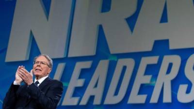 El jefe de la NRA, Wayne LaPierre, es acusado de llevar una vida de lujos a costos de la polémica organización./AFP.