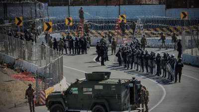 El gobierno de Honduras condenó el uso de balas de goma contra los migrantes e instó 'a que se respeten los derechos humanos'. AFP