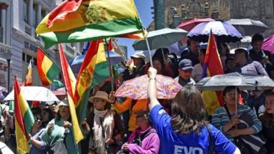 Seguidores de Evo Morales se manifestaron este jueves en La Paz para celebrar la supuesta victoria electoral del mandatario./AFP.