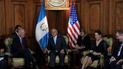 Foto de la reunión del vicepresidente de Estados Unidos, Joe Biden con el presidente de Guatemala, Otto Pérez, y Vicepresidenta Baldetti en el Palacio Nacional. Foto tomada de @Telediariogt
