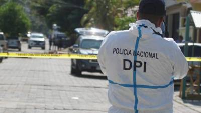 En Jardines del Valle fueron asesinados tres hombres: un reguetonero y dos productores musicales. Fotos de diario LA PRENSA.