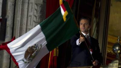 El presidente mexicano Enrique Peña Nieto lideró los festejos por la independencia mexicana en el Zócalo.