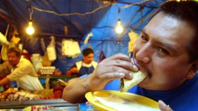 Promesa cumplida. Un grupo de empresarios del céntrico estado de Querétaro aseguró que regalaría tacos y agua si el izquierdista Andrés Manuel López Obrador ganaba la Presidencia mexicana, y así lo cumplieron hoy generando una enorme expectación.