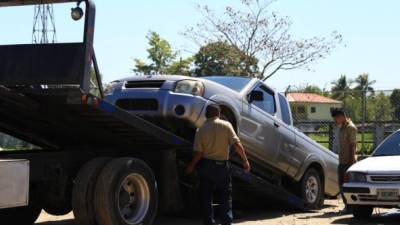 Los vehículos decomisados son llevados a las instalaciones de la Policía Municipal en San Pedro Sula.