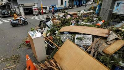Fotos de los destrozos a su paso por Taiwán. EFE