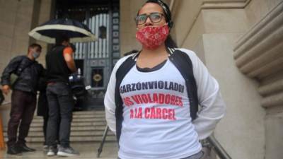 Manifestantes exigen justicia para la joven venezolana abusada sexualmente en su primer día de trabajo en Buenos Aires./EFE.