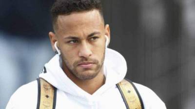 Neymar es una de las estrellas en el ataque del PSG y diversos medios señalan que quiere volver al Barcelona. Foto AFP Archivo.