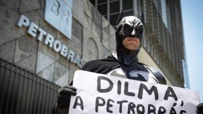 Un manifestante en una protesta del mes pasado contra un escándalo de corrupción en Petrobras.