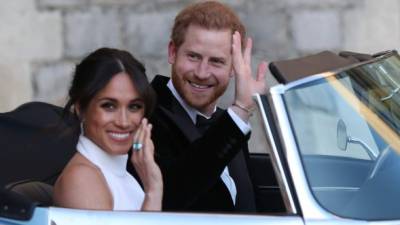 Los duquesa de Sussex cambió su traje nupcial por un vestido hermoso de Stella McCartney para la recepción de la noche.