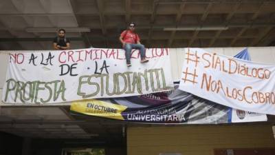 Estudiantes de la Unah piden diálogo con la rectora Julieta Castellanos.