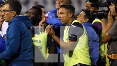 Emilio Izaguirre se mostró muy enfadado al final del partido y reclamó fuertemente. Foto Marvin Salgado