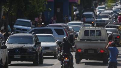 En San Pedro Sula por ser la ciudad de mayor comercio del país se estima que a diario circulan unos 300 mil vehículos.