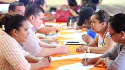 Orientación. Algunos bancos responderán consultas sobre refinanciamientos antes de que entre en vigor la Ley de Alivio de Deudas.