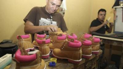 Productores miembros del distrito del calzado de la plaza Lempira de San Pedro Sula.