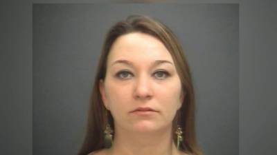 Rachel Lynn Craig, de 28 años, fue arrestada después de confesar a la Policía de Virginia que había robado una foto al desnudo de la nueva novia su ex pareja.
