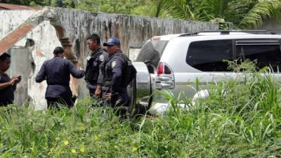 Cristian Ayala ya herido logró conducir su carro hasta estrellarse en un muro.