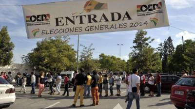 Los bolivianos asisten a las elecciones generales para ejercer el sufragio.