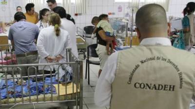 Personal de Conadeh revisó el área de ginecología, maternidad, pediatría y admisión para constatar la crisis.