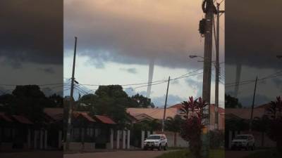 La tromba marina fue captada por Ramón Cáceres cuando se conducía por la colonia El Naranjal.