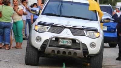 El cadáver de José David López Aguilar quedó dentro de su pick up Mitsubishi L200 blanco, en una calle de la colonia San Carlos de Sula.
