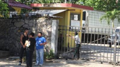 Los cadáveres de los tres hombres fueron llevados a la morgue de San Pedro Sula.