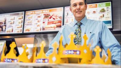 Wayne Burke, dueño de 96 franquicias de Burger King en California, ha contado con un equipo de capacitadores enviado por las oficinas centrales.