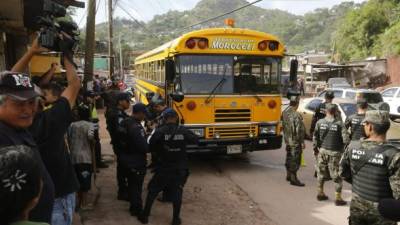 Un sicario mató de dos balazos a la suboficial III de la PMOP Saira Izaguirre en un autobús del transporte interurbano.