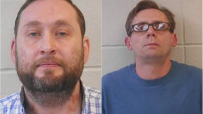Bradley Rowland y Terry Bateman fueron detenidos acusados de fabricar metanfetaminas.