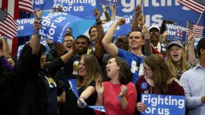 Partidarios de Clinton recibieron con júbilo la noticia del triunfo de la candidata.