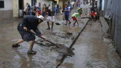 Varias colonias de la capital se inundaron tras la tormenta.