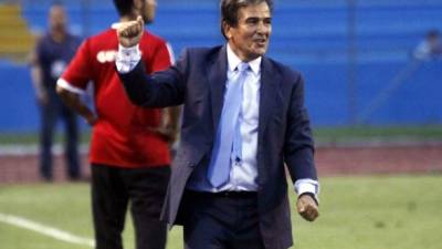 Jorge Luis Pinto, celebrando un gol de Honduras contra Guayana Francesa.